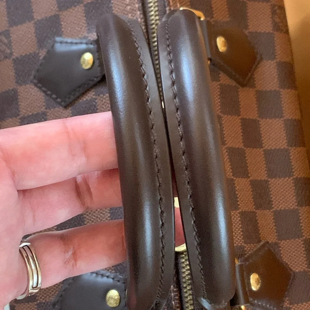Louis Vuitton 𝐒𝐩𝐞𝐞𝐝𝐲 𝐁𝐚𝐧𝐝𝐨𝐮𝐥𝐢𝐞𝐫𝐞 30 Damier 𝐄𝐛𝐞𝐧𝐞
